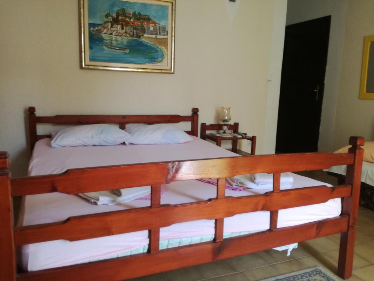 Miron Apart&Rooms Rafailovici Exterior foto